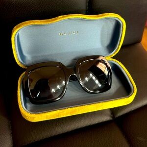 Gucci sunglasses includes case
